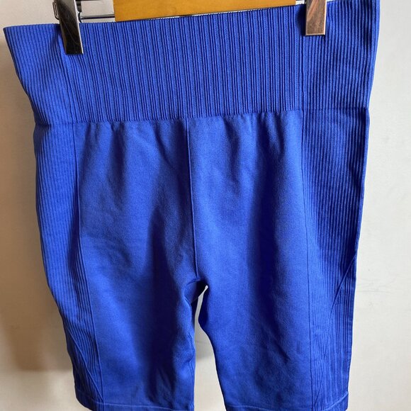 woman short - Picture 8 of 8